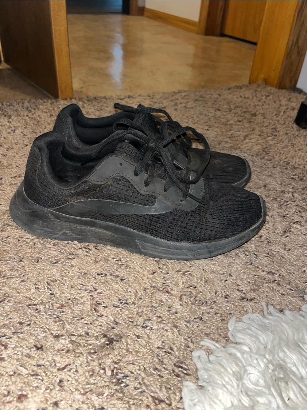 Woman’s  Black Athletic Running Shoes